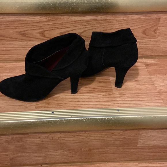 Enzo Angiolini black suede ankle booties - size 6 - Picture 5 of 6